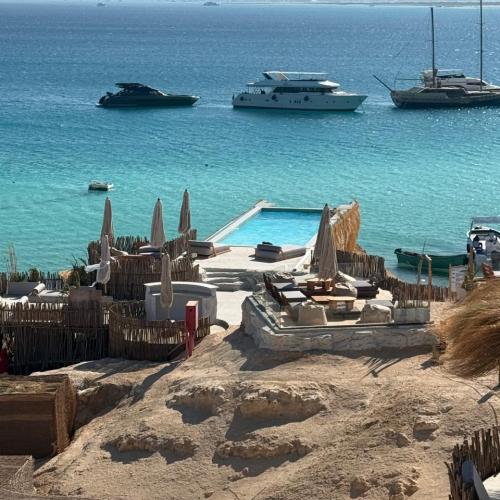 Ozirea Island Hurghada speed boat trip